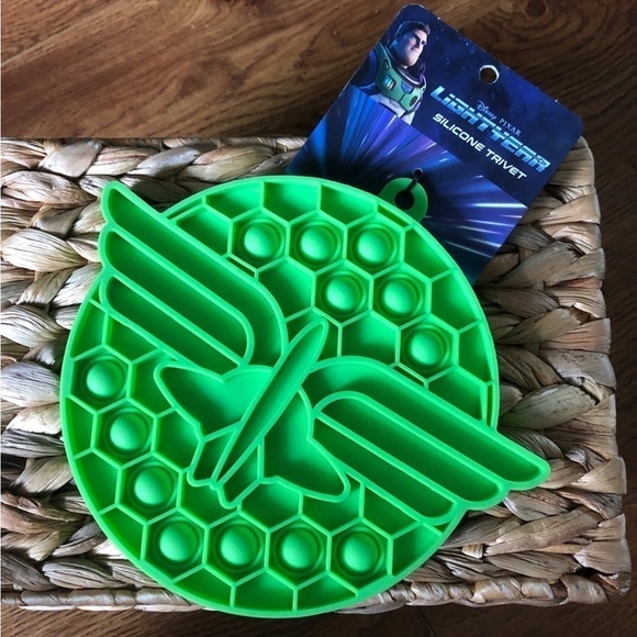 Disney Pixar: Lightyear: Green Silicone trivet - Picture 1 of 3